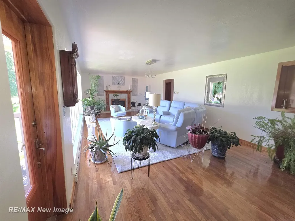77 Elmview Court Saginaw City MI 48602