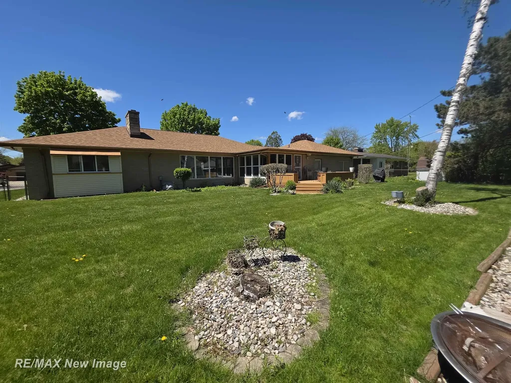 77 Elmview Court Saginaw City MI 48602