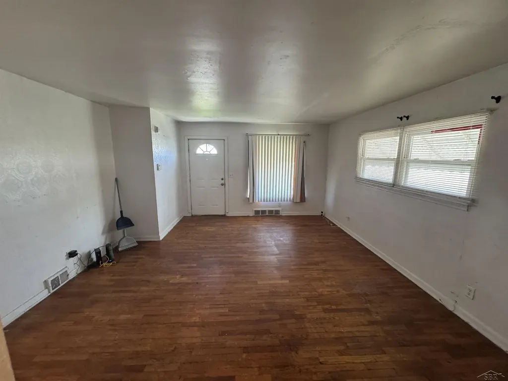 4015 Hess Avenue Saginaw City MI 48601