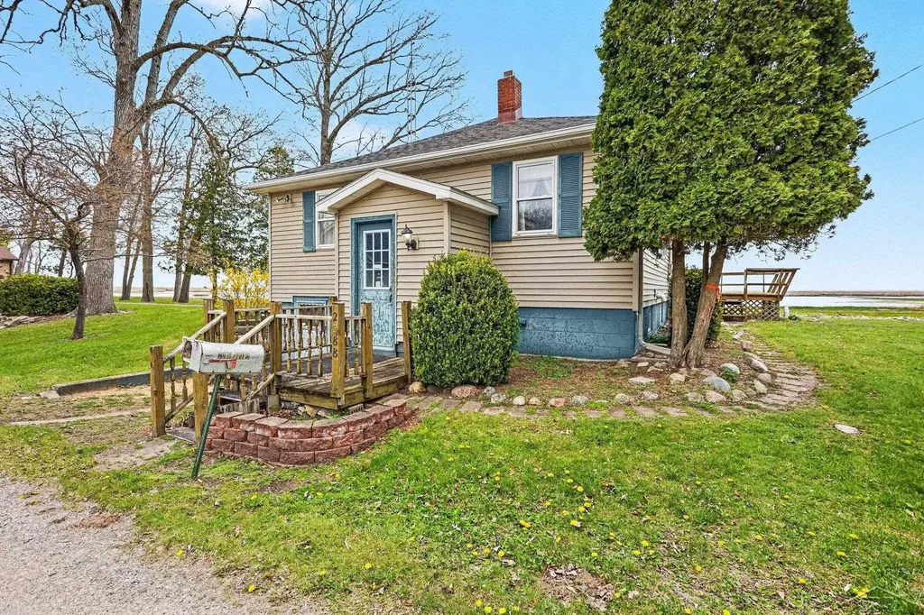 2788 N Saginaw Bay Shore Drive Fraser Township MI 48650