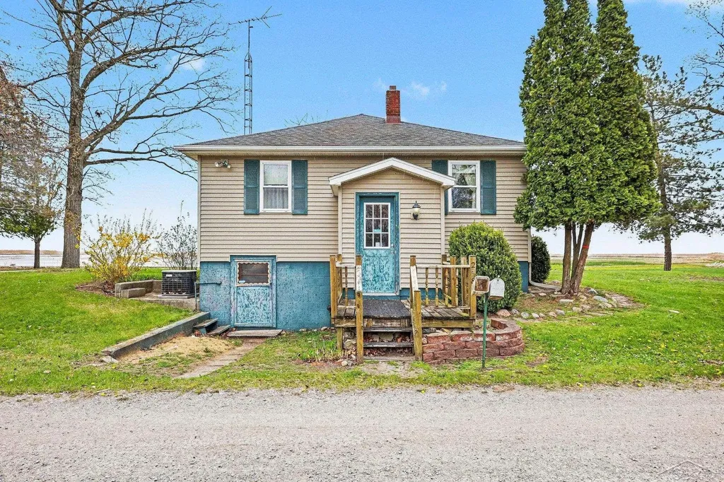 2788 N Saginaw Bay Shore Drive Fraser Township MI 48650
