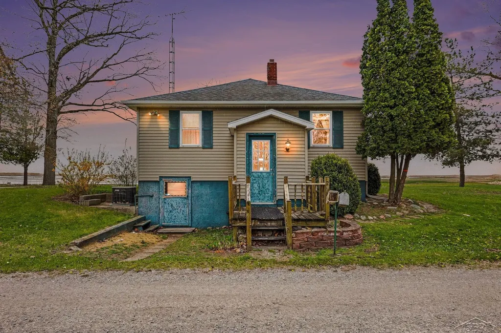 2788 N Saginaw Bay Shore Drive Fraser Township MI 48650