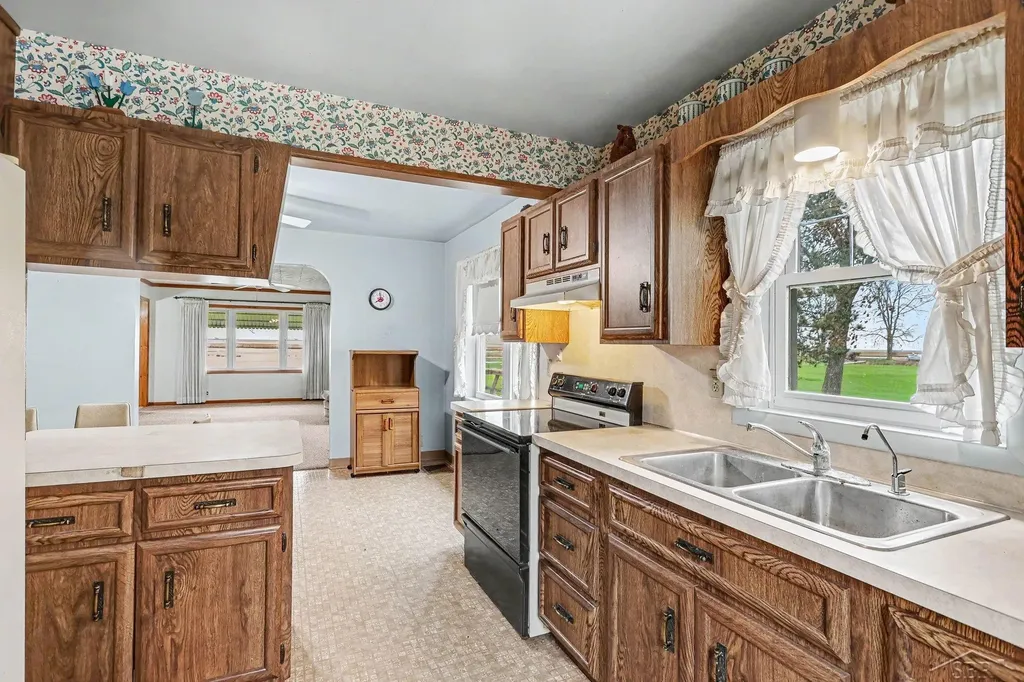 2788 N Saginaw Bay Shore Drive Fraser Township MI 48650