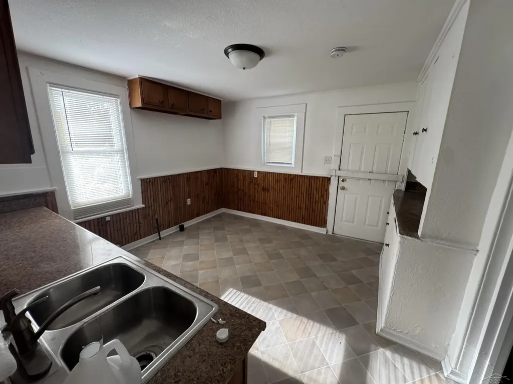 1338 Sears Street Saginaw City MI 48601