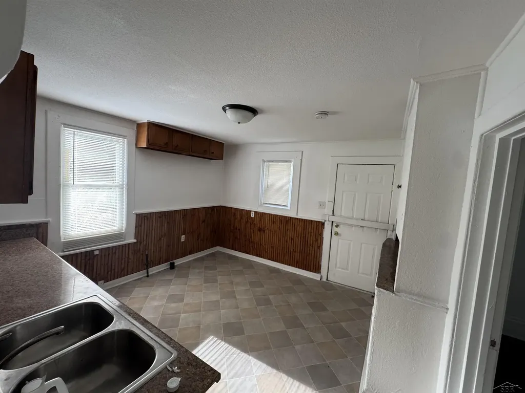 1338 Sears Street Saginaw City MI 48601