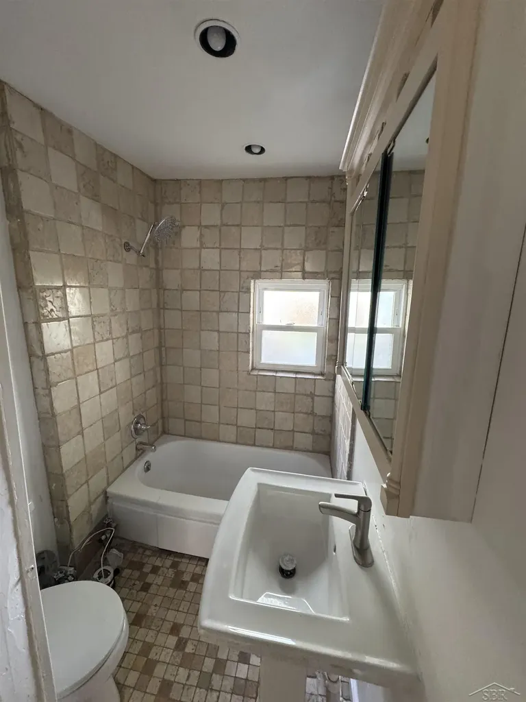 1338 Sears Street Saginaw City MI 48601