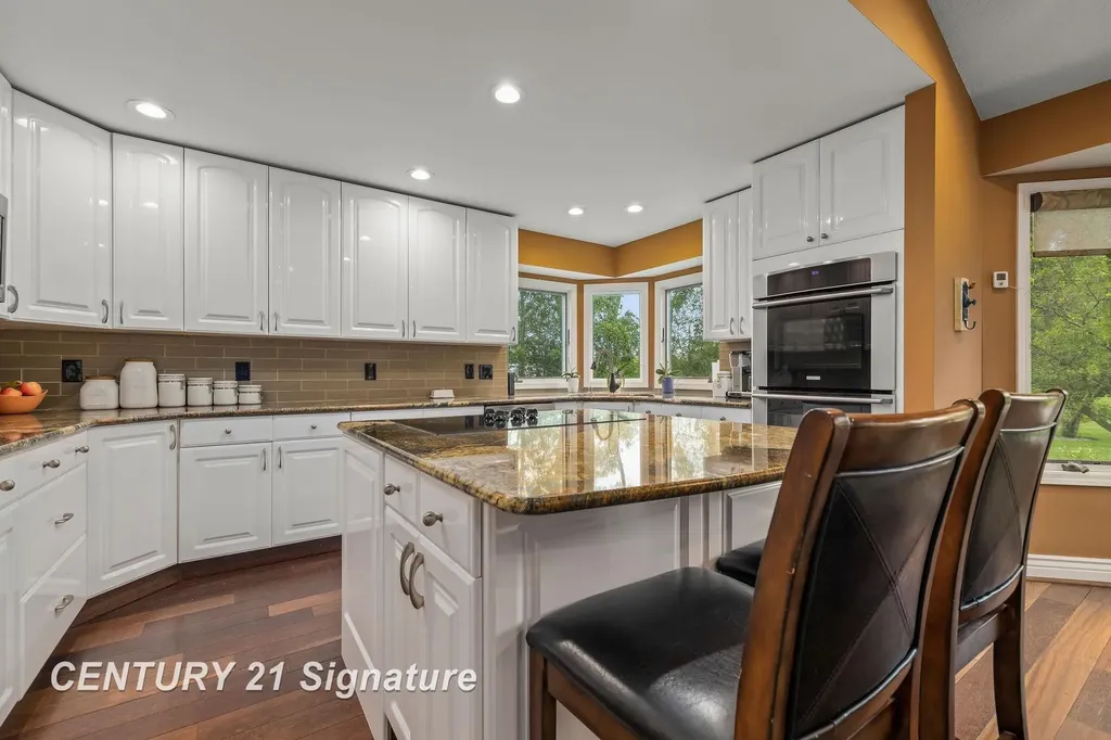 5790 Dunrovin Drive Saginaw Charter Township MI 48638
