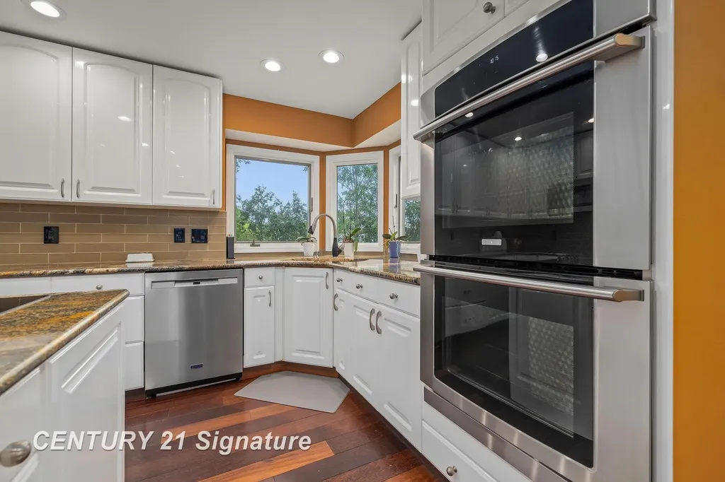 5790 Dunrovin Drive Saginaw Charter Township MI 48638