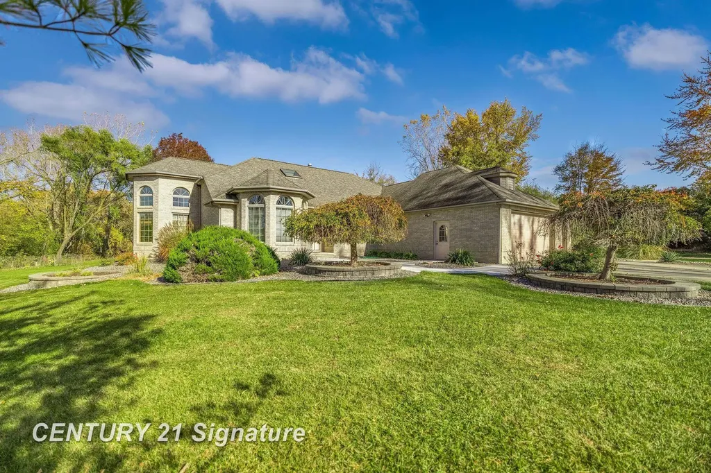 5790 Dunrovin Drive Saginaw Charter Township MI 48638