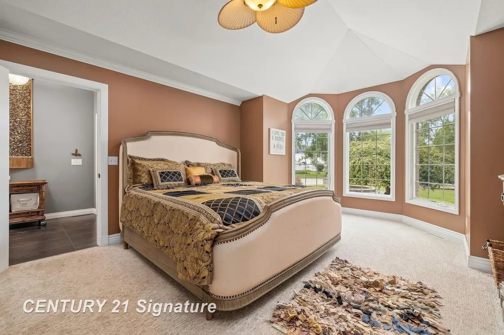5790 Dunrovin Drive Saginaw Charter Township MI 48638