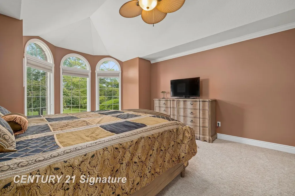 5790 Dunrovin Drive Saginaw Charter Township MI 48638