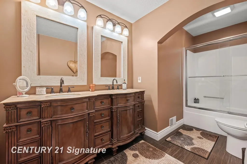 5790 Dunrovin Drive Saginaw Charter Township MI 48638