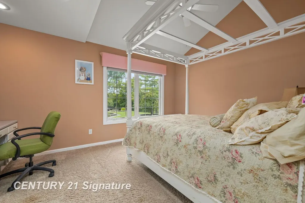 5790 Dunrovin Drive Saginaw Charter Township MI 48638