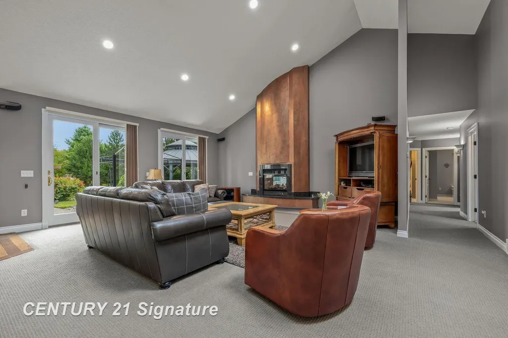 5790 Dunrovin Drive Saginaw Charter Township MI 48638