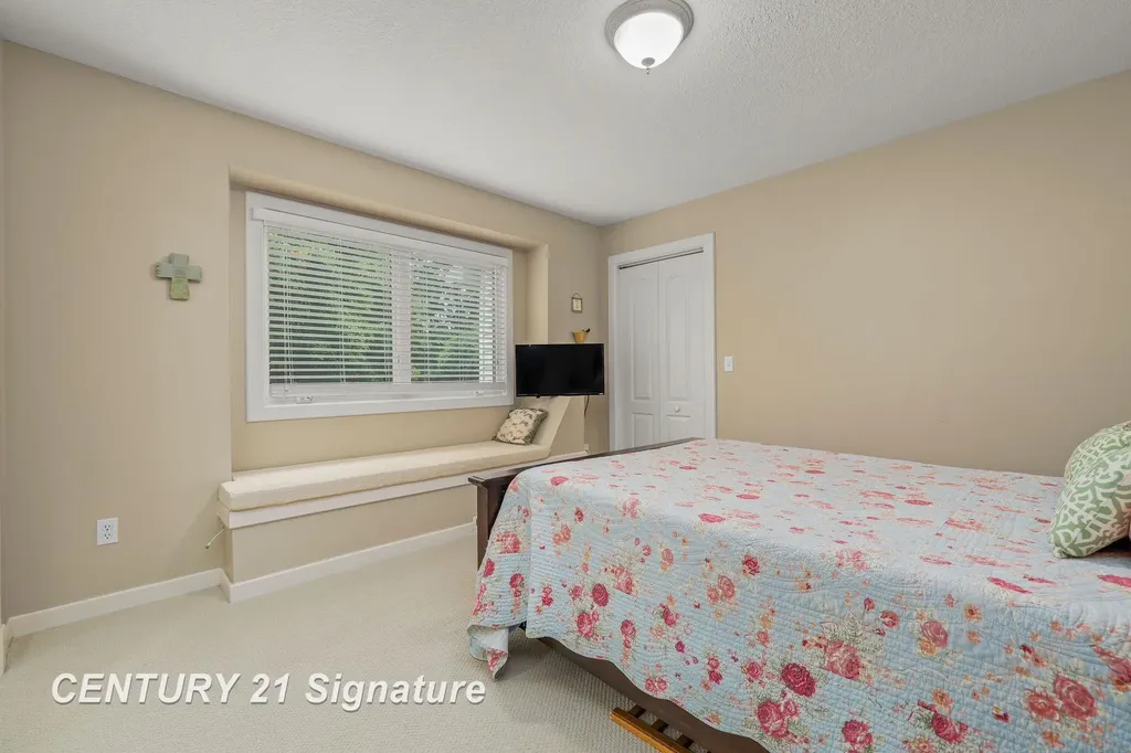 5790 Dunrovin Drive Saginaw Charter Township MI 48638
