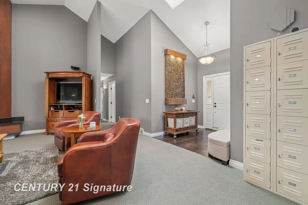5790 Dunrovin Drive Saginaw Charter Township MI 48638