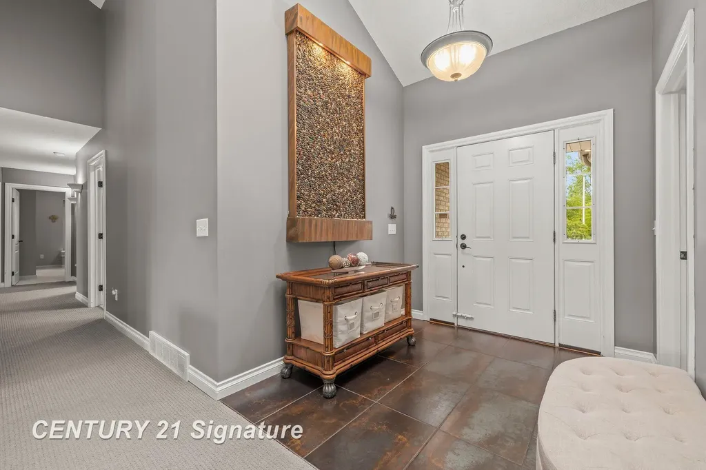 5790 Dunrovin Drive Saginaw Charter Township MI 48638