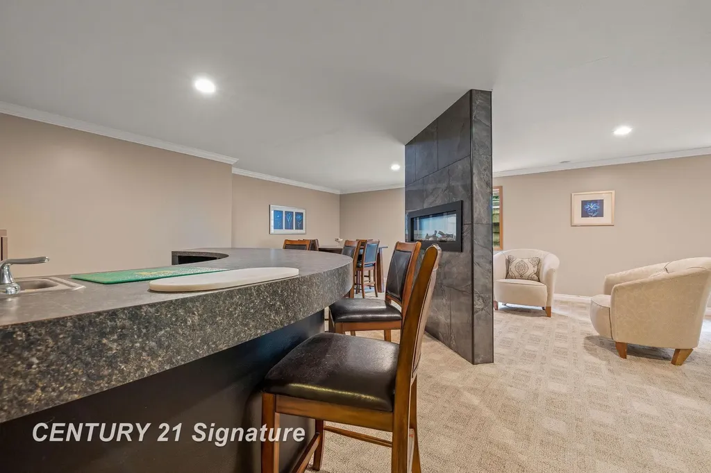 5790 Dunrovin Drive Saginaw Charter Township MI 48638