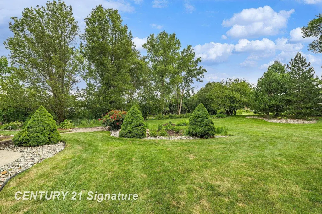 5790 Dunrovin Drive Saginaw Charter Township MI 48638