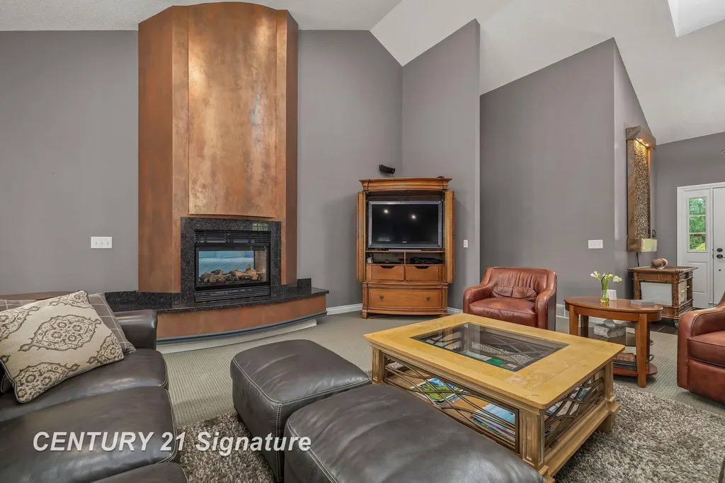 5790 Dunrovin Drive Saginaw Charter Township MI 48638