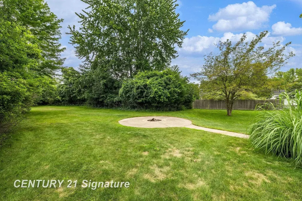 5790 Dunrovin Drive Saginaw Charter Township MI 48638
