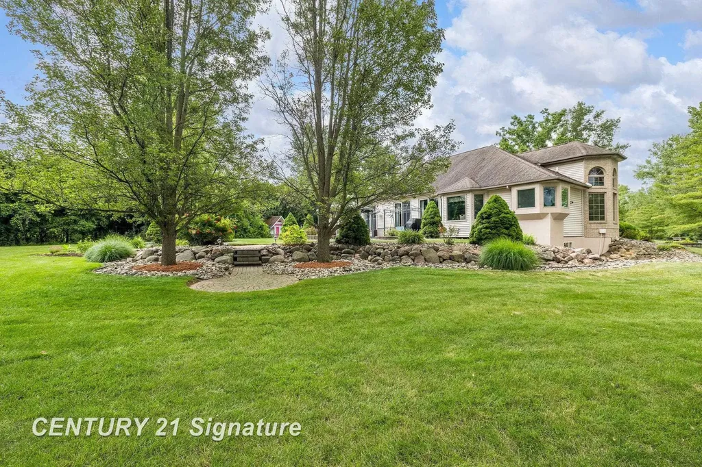 5790 Dunrovin Drive Saginaw Charter Township MI 48638