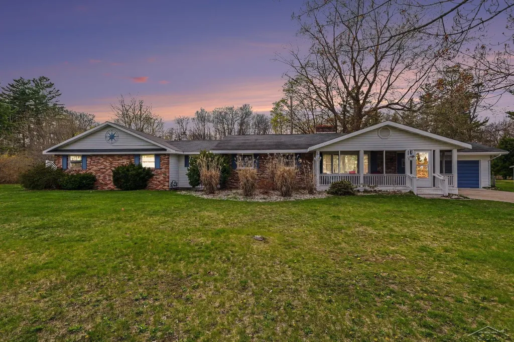 1596 Douglas Drive Alabaster Township MI 48763