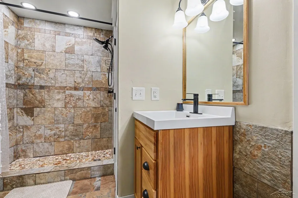 1596 Douglas Drive Alabaster Township MI 48763
