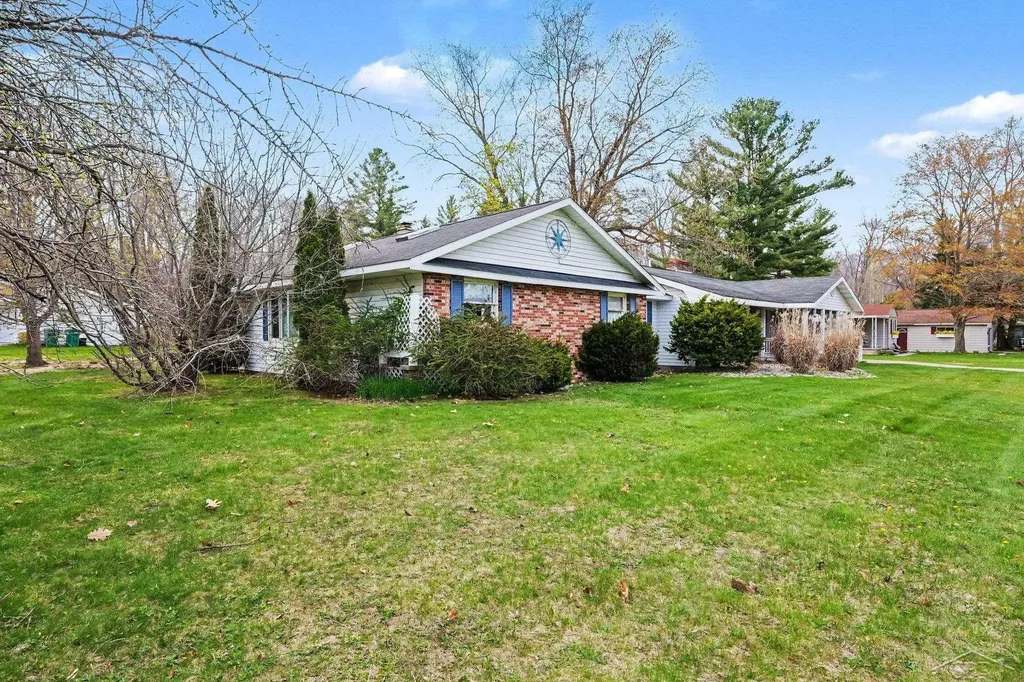 1596 Douglas Drive Alabaster Township MI 48763