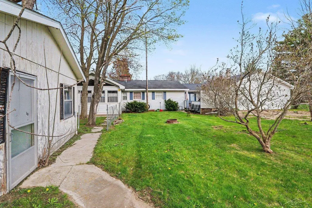 1596 Douglas Drive Alabaster Township MI 48763