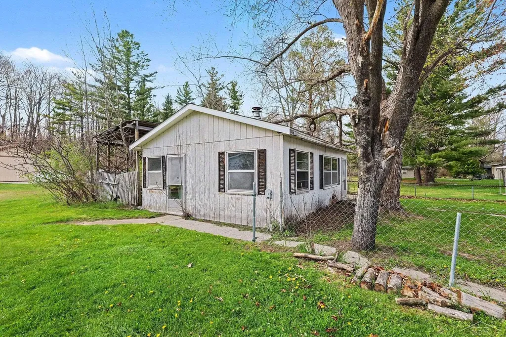 1596 Douglas Drive Alabaster Township MI 48763