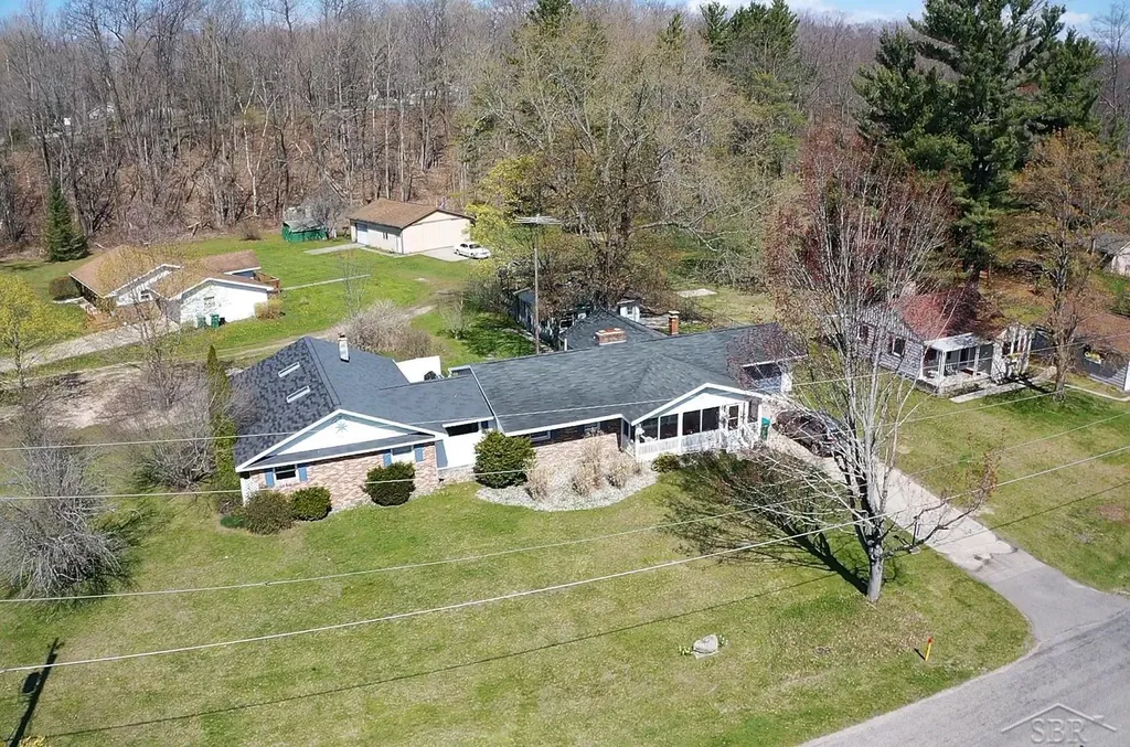 1596 Douglas Drive Alabaster Township MI 48763