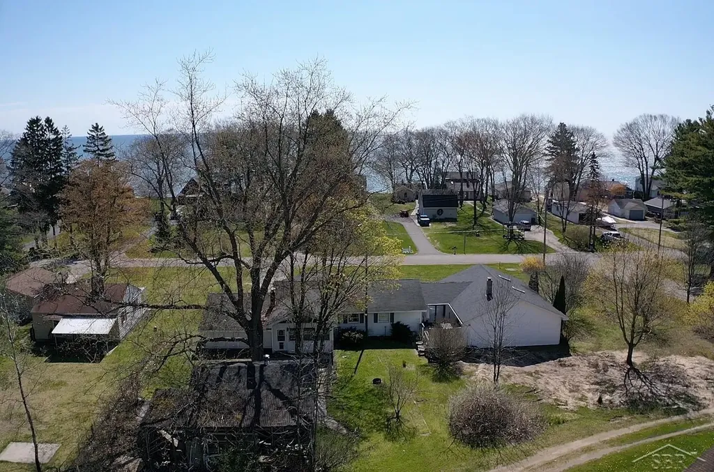 1596 Douglas Drive Alabaster Township MI 48763