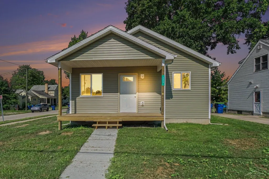 220 S Sherman Street Bay City City MI 48708