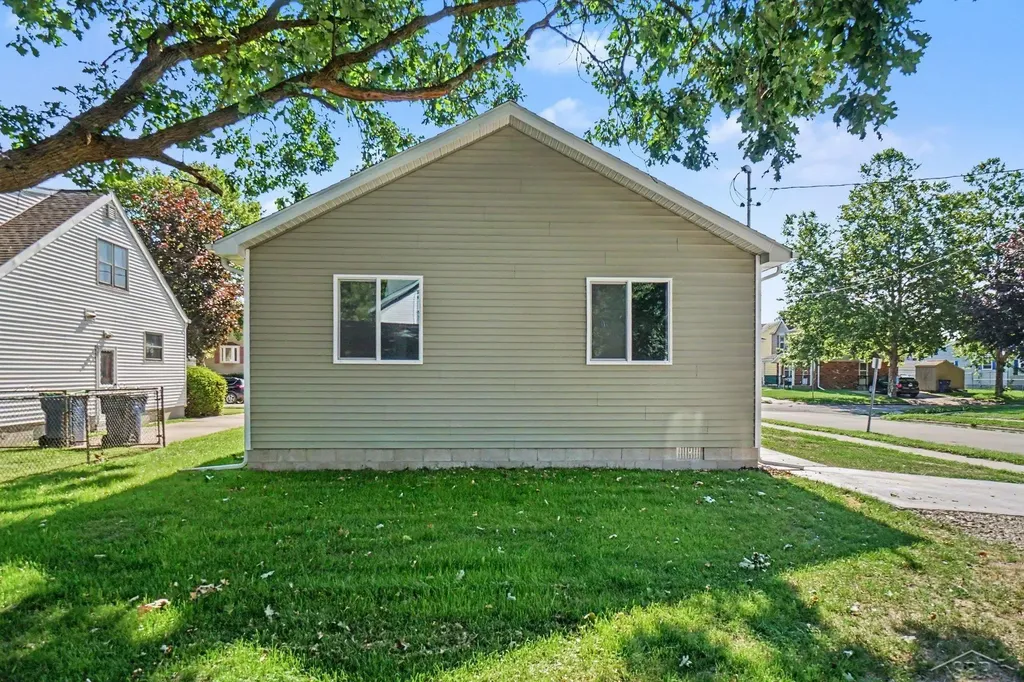 220 S Sherman Street Bay City City MI 48708