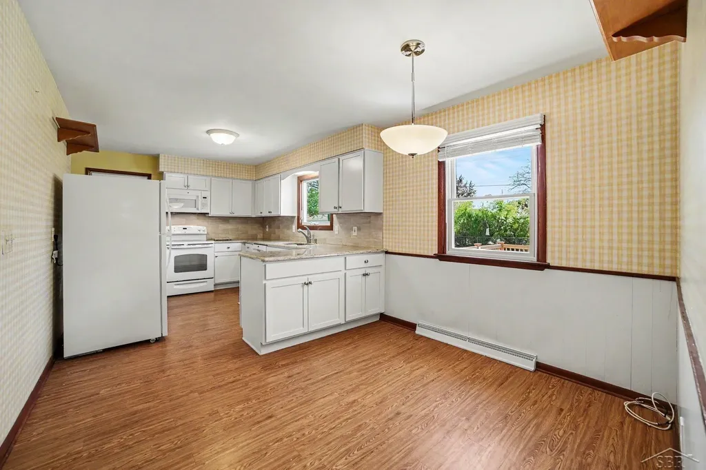 4273 S Wayside Drive Saginaw Charter Township MI 48603