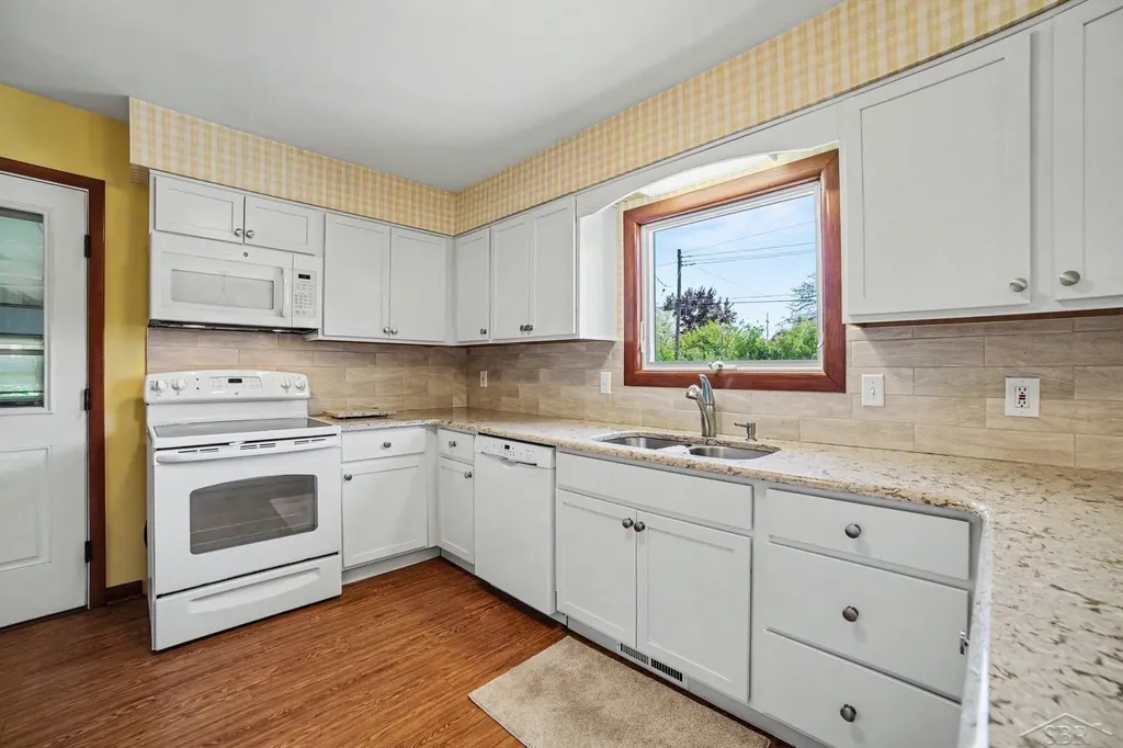4273 S Wayside Drive Saginaw Charter Township MI 48603