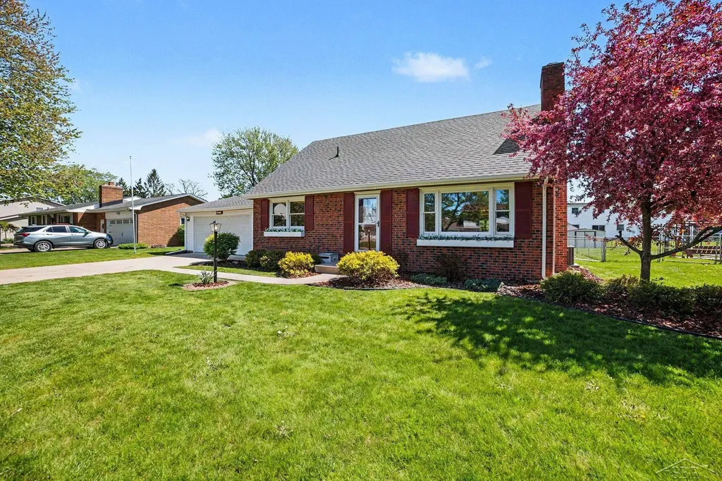 4273 S Wayside Drive Saginaw Charter Township MI 48603