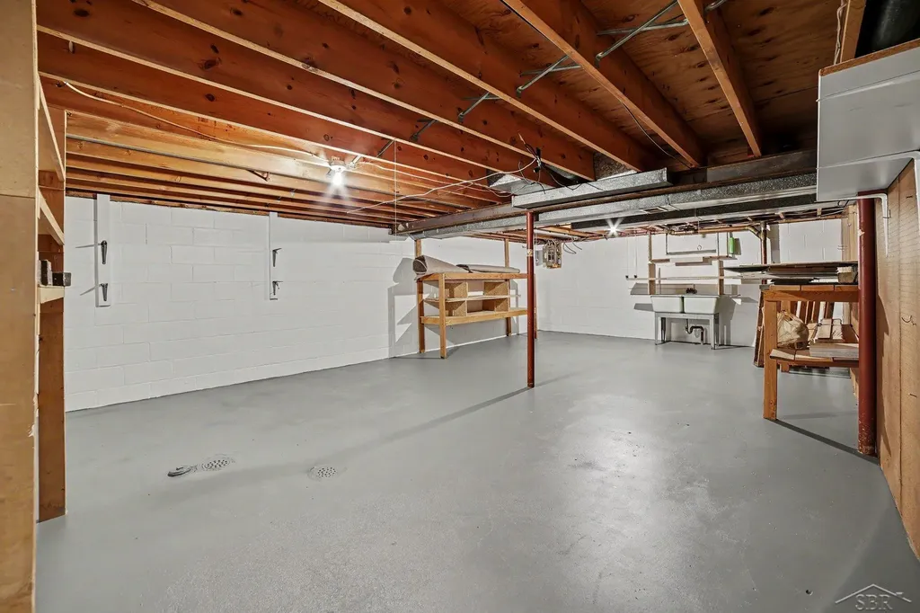 4273 S Wayside Drive Saginaw Charter Township MI 48603