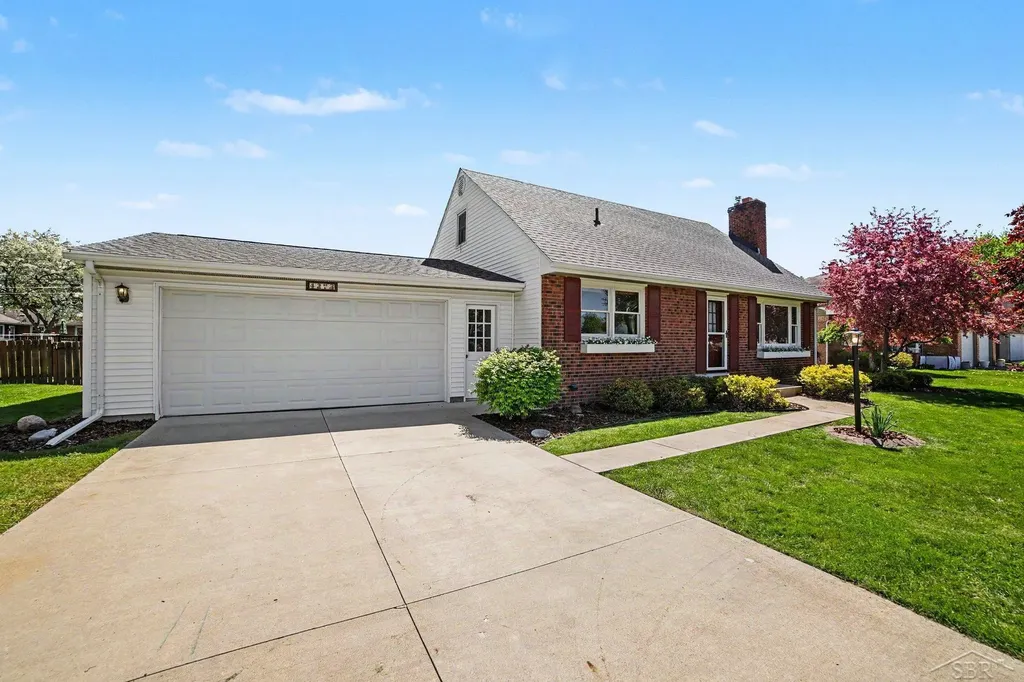 4273 S Wayside Drive Saginaw Charter Township MI 48603