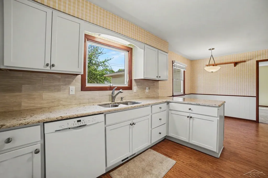 4273 S Wayside Drive Saginaw Charter Township MI 48603