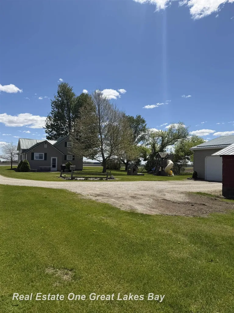4135 N Barry Road Lafayette Township MI 48662