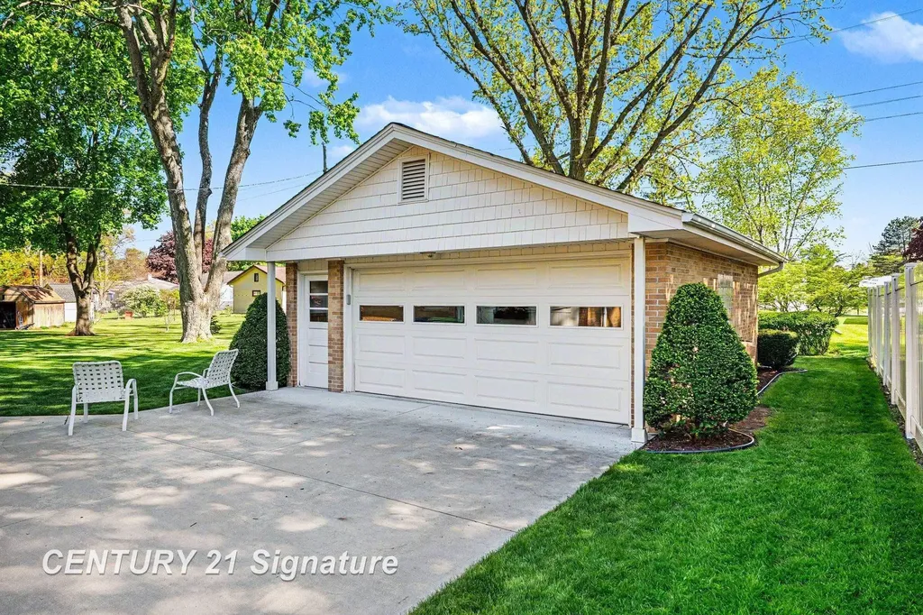 4395 Ann Street Saginaw Charter Township MI 48603