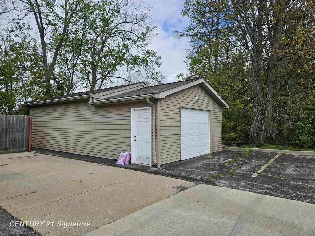 5530 Gratiot Road Saginaw Charter Township MI 48638