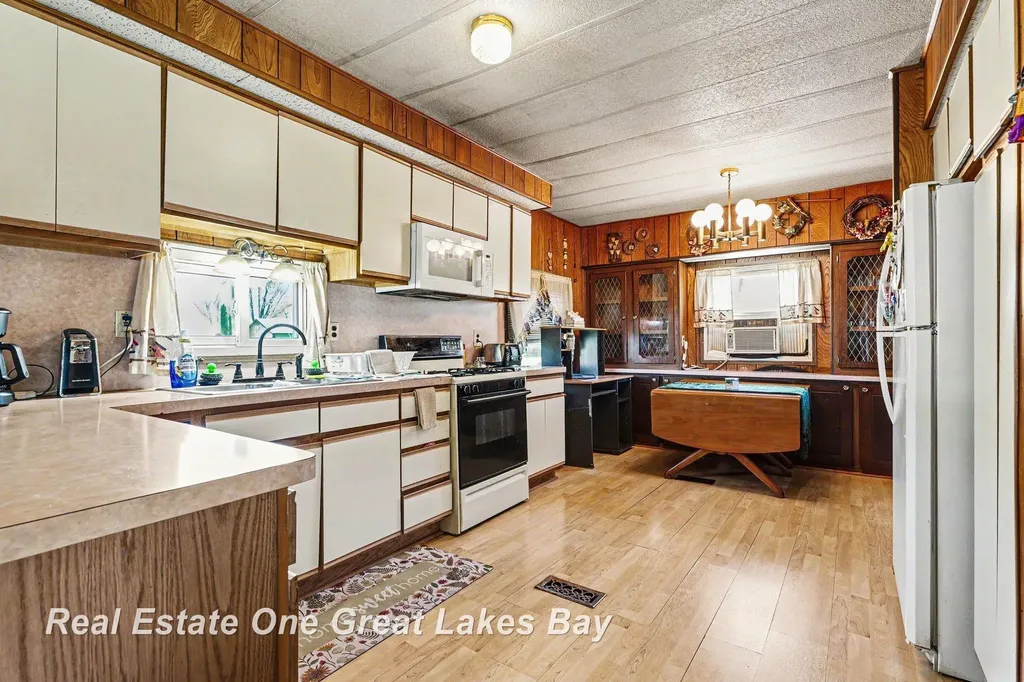 2118 Lakeview Street Standish Township MI 48658