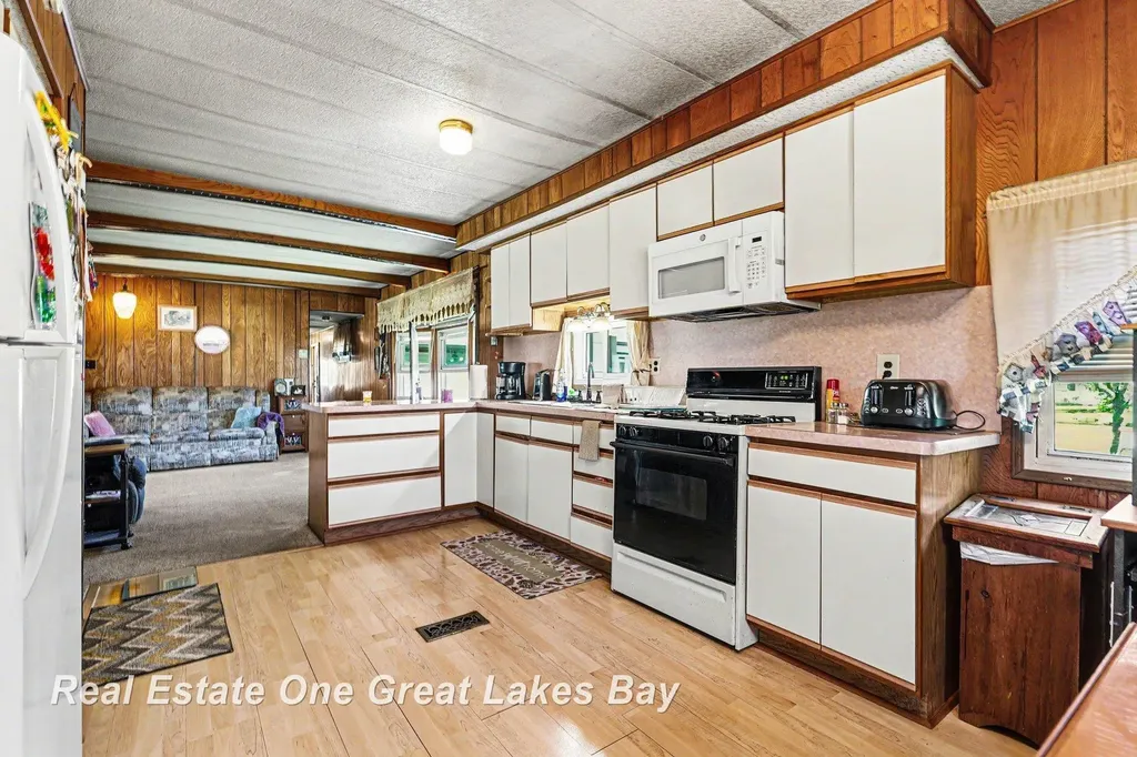 2118 Lakeview Street Standish Township MI 48658