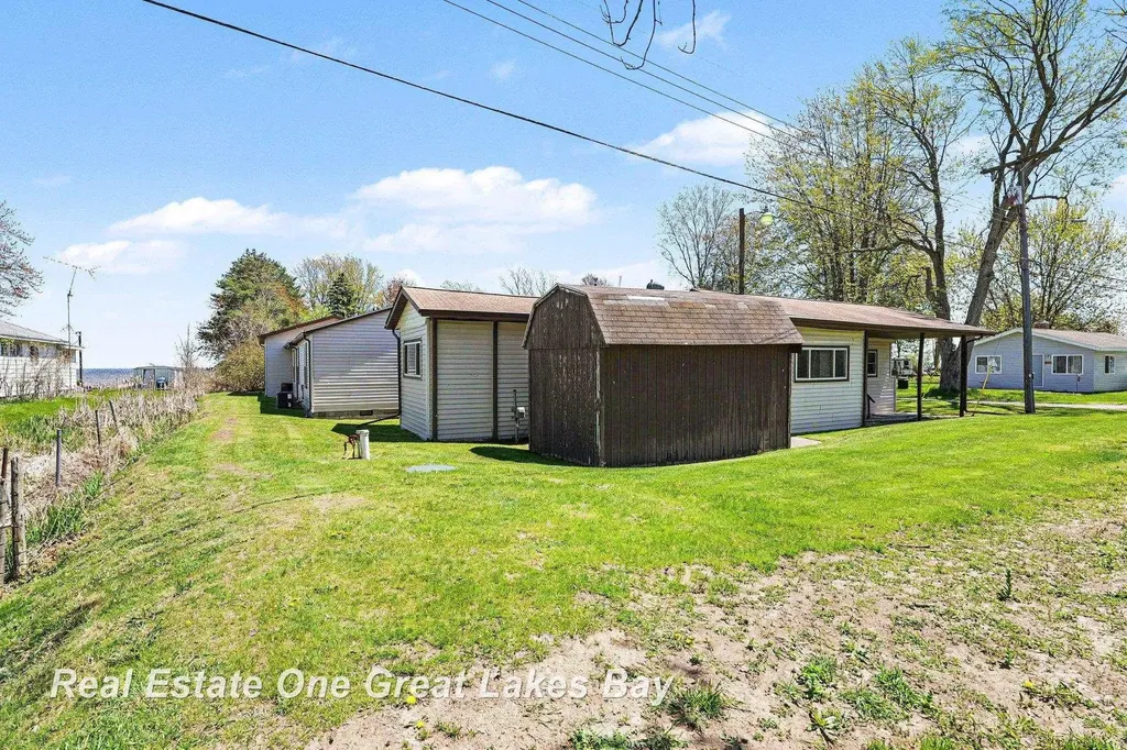 2118 Lakeview Street Standish Township MI 48658