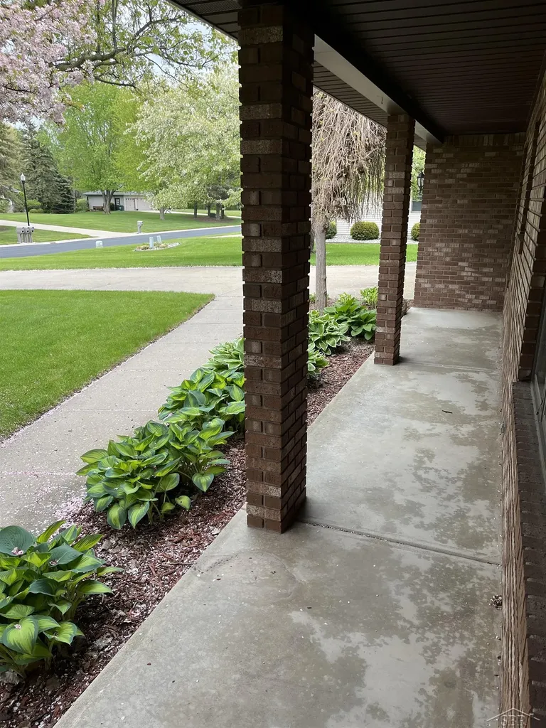 11145 Lake Circle North Street Thomas Township MI 48609