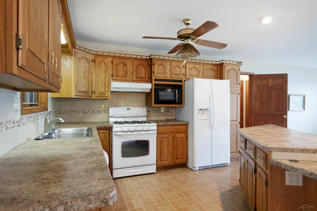 11145 Lake Circle North Street Thomas Township MI 48609