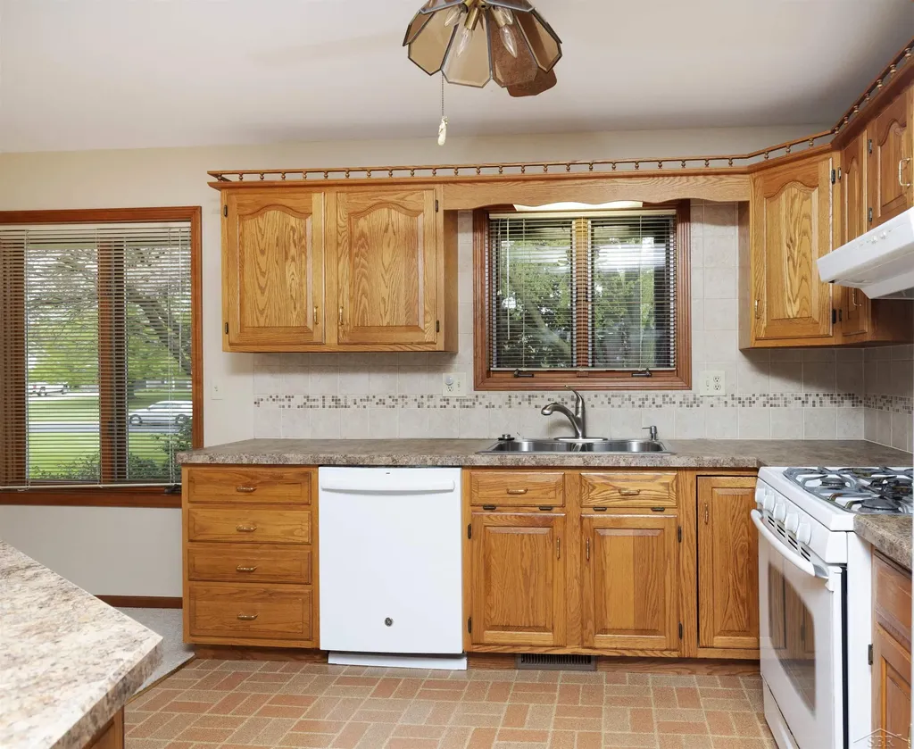 11145 Lake Circle North Street Thomas Township MI 48609
